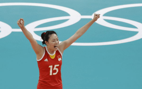 奥运图:日本女排险胜中国 马蕴雯庆祝
