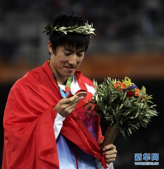 刘翔在伦敦奥运会田径男子110米栏预赛中摔倒