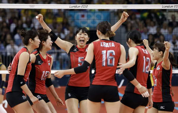 奥运图:巴西女排完胜进决赛 日本队员庆祝
