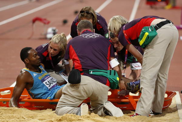 奥运图:三级跳泰勒夺冠 巴哈马选手桑德斯受伤