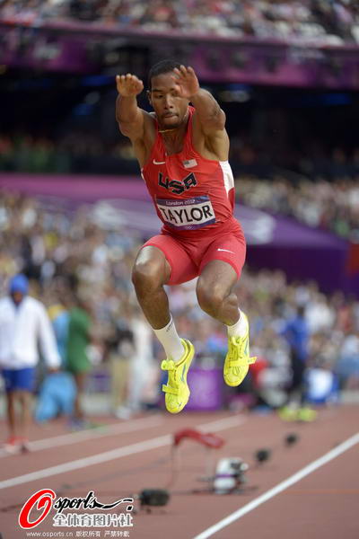 奥运图:三级跳泰勒夺冠 美国选手泰勒跳跃