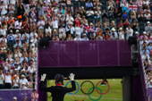 奥运图：马术盛装舞步英国夺冠 挥手致意