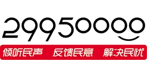 垃圾已清理干净 居民休闲打扑克