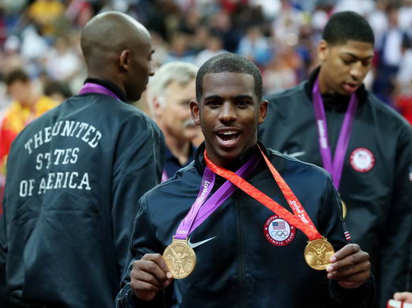 奥运图:男篮颁奖巨星狂欢 保罗展示两届金牌