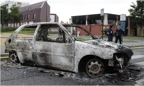 记者探访法国亚眠发生骚乱的街区(图)