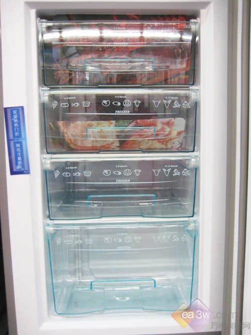 这款新飞BCD-219CHG2B冰箱，透明果菜盒抽屉设计，无需打开、食物展现在眼前，用户拿取更加方便。