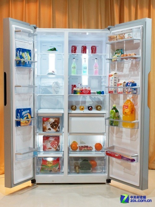 冰箱打开全貌