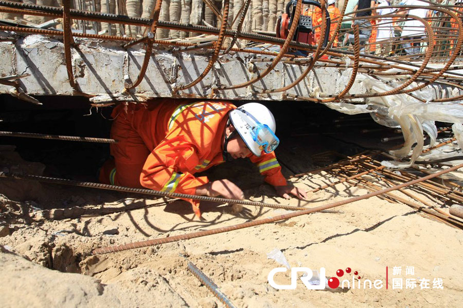 陕西榆林建筑工地发生筏板坍塌事故 18人被埋