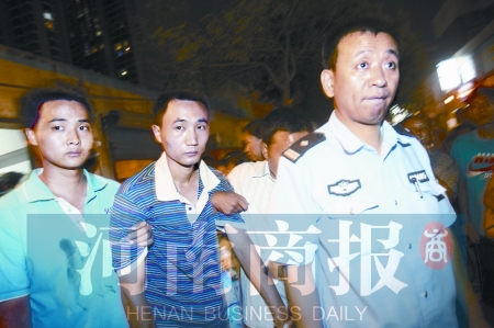 郑州城管协管员与商贩起冲突 3名协管员受伤(