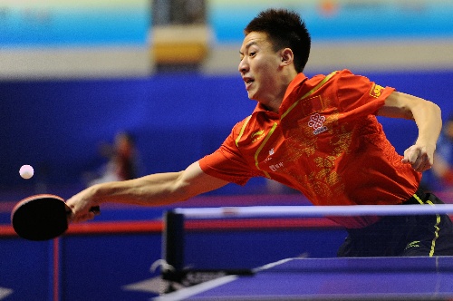 图文:中国乒乓球公开赛预赛 方博正手回球
