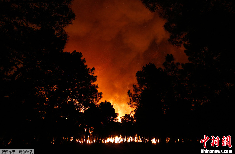 西班牙遭遇十年来最严重山火(高清组图)
