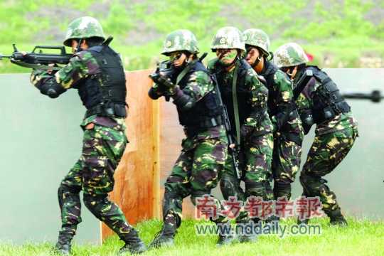 驻港部队精英竞逐军事训练尖子(组图)