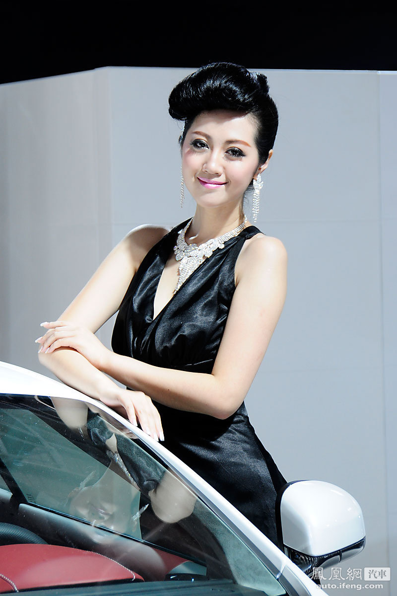 浦东组图之香车美女相映成趣(美女)情圣车展图片