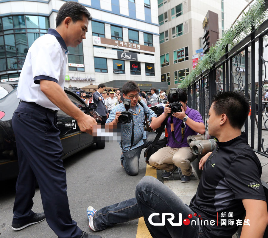 韩国首尔发生持刀伤人案4人受伤 警察厅长现场