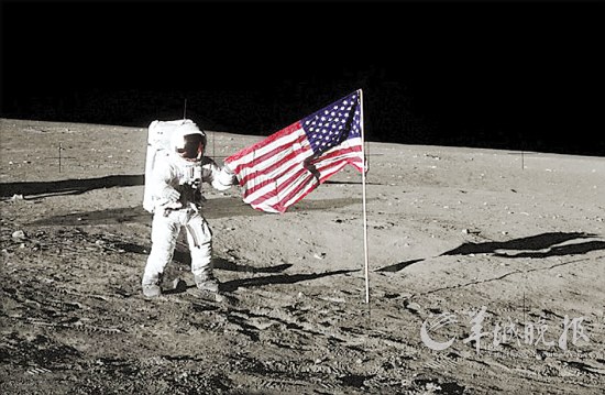 月球上美国国旗40年后仍然不倒