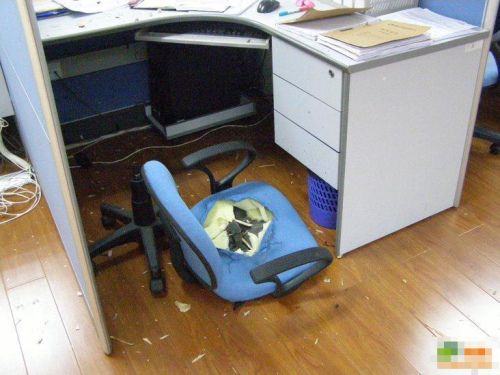 办公室最新凶残神器“爆菊椅”！