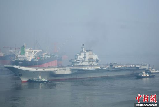 中国航母平台第十次海试出航 将迎台风洗礼(图)