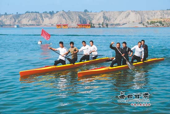 甘肃省皮划艇队运动员在刘家峡水库基地拉练(图)国家队健美操图片