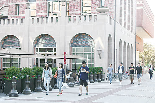 美国华裔学生难适应大学生活 背负期望高压力
