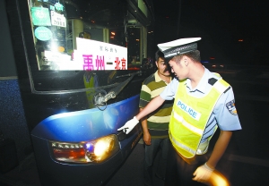 媒体探访北京长途客运站:司机停车也不可能休