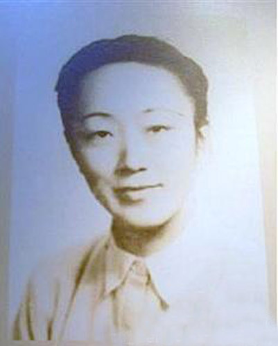 李翠贞。在那风浪翻滚、是非颠倒的动乱年代,不幸被迫含宛而死,那是在1966年9月9日,终年才56岁。