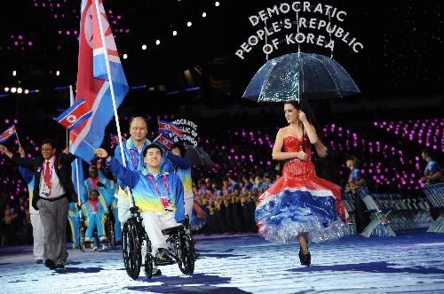 图文:伦敦残奥会开幕式举行 朝鲜代表团入场