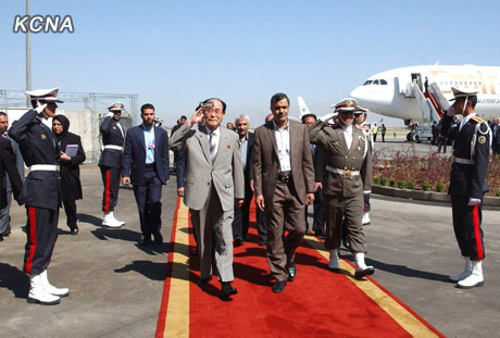 朝鲜最高人民会议常任委员会委员长金永南抵达德黑兰。