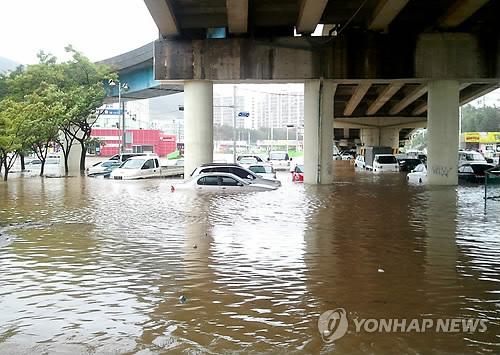 台风“天秤”登陆韩国，导致2人死亡。