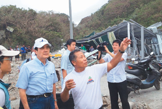 马英九前往兰屿勘灾，指示成立重建项目小组，尽速协助兰屿重建。台湾《联合报》