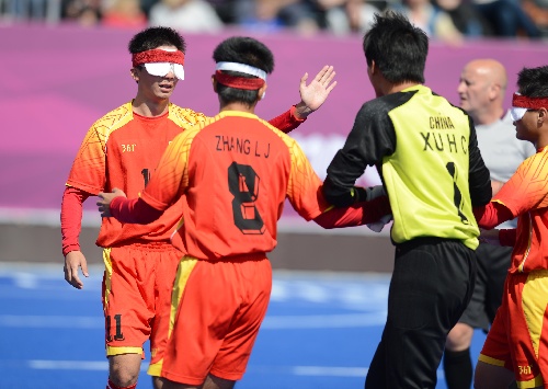 图文:五人制盲人足球中国胜土耳其 庆祝进球