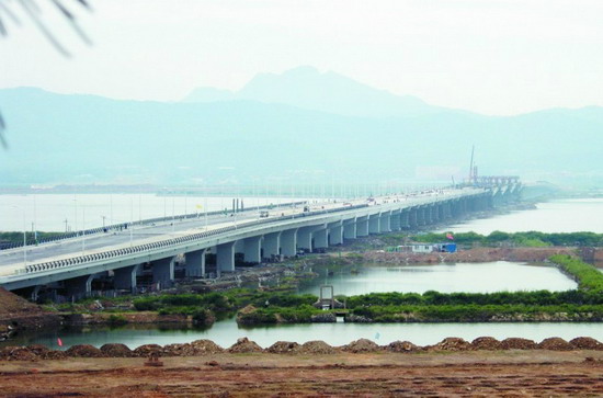 普湾跨海大桥九月末将竣工通车 时速60km