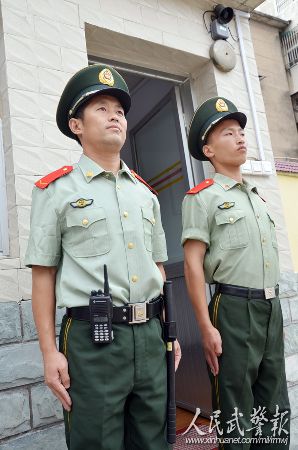 带着感情融入基层 来自70后的"列兵"日记(组图)
