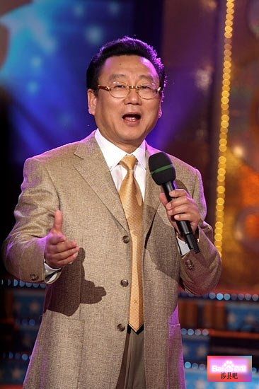 柯南被小兰打屁屁的故事,三年级语文看图写话,关于 ...