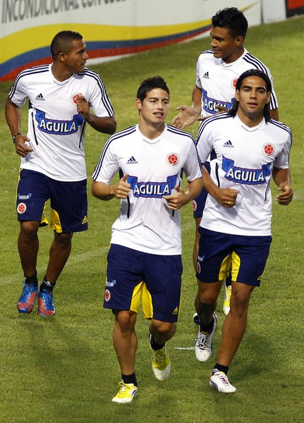 莫雷诺回哥伦比亚国家队 与法尔考同训练