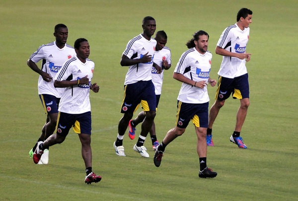 莫雷诺回哥伦比亚国家队 与法尔考同训练