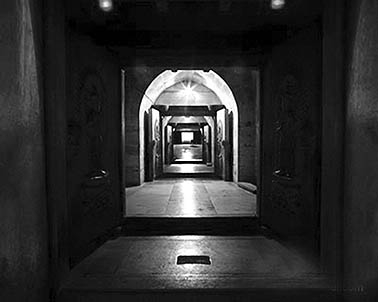 古墓长明灯（资料图）-图片版权归原作者所有