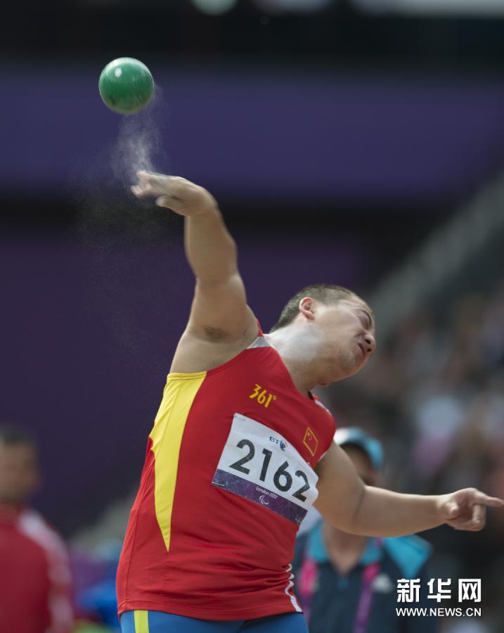 男子铅球决赛中,中国选手王志明以14米46的成绩刷新世界纪录夺得冠军