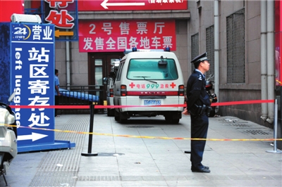 北京火车站两人排队买票遇害 嫌犯落网动机不明