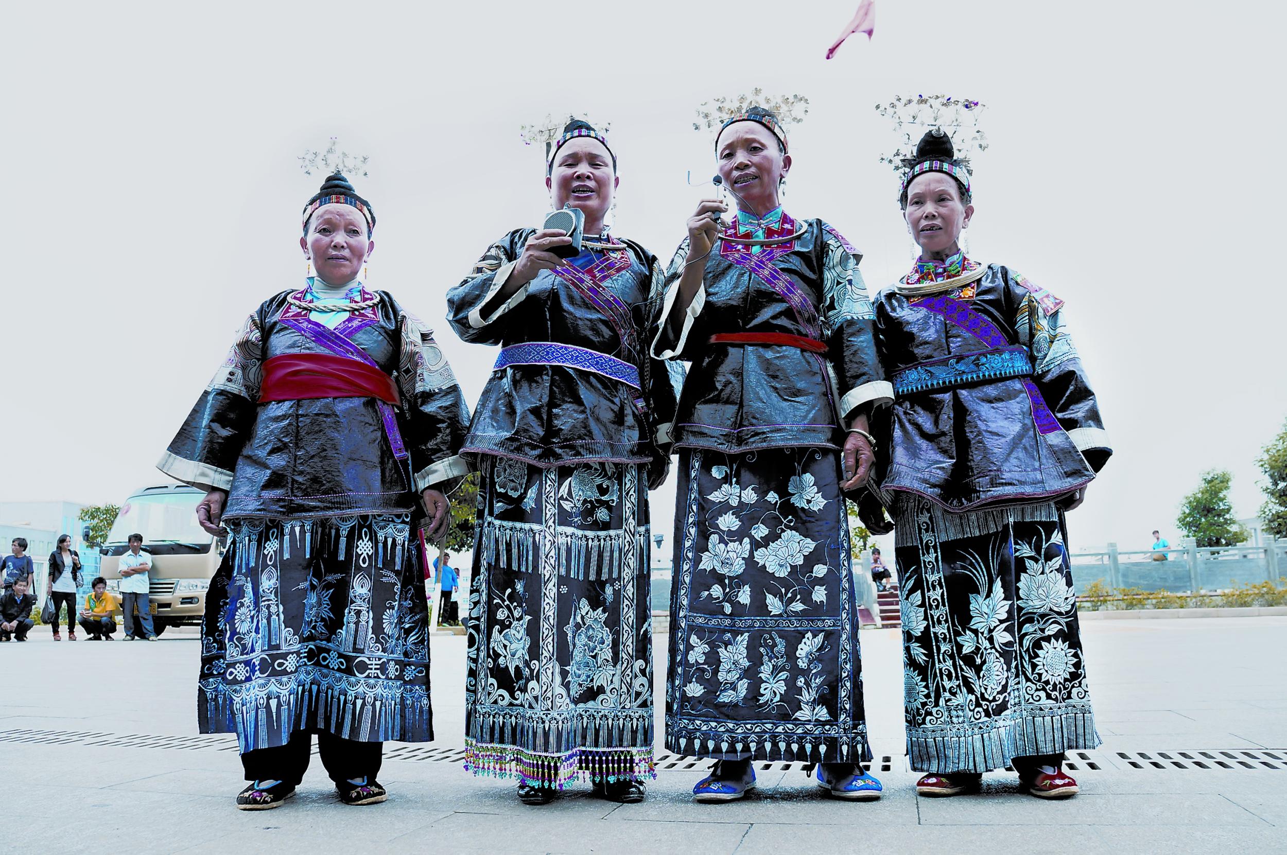 贵州丹寨的苗族蜡染：传承千年而走向世界，艺术之花绽放新光彩_文化