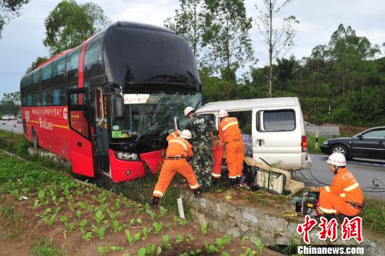 广西柳州交通事故致3死1伤图