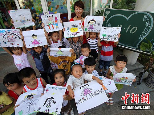 安徽儿童手绘礼物祝福老师节日快乐(图)