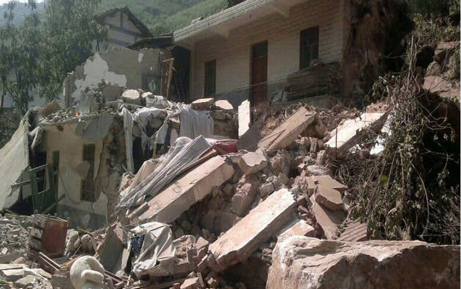 地震后倒塌的房屋