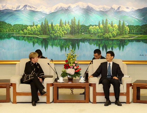 9月10日，国务委员、公安部部长孟建柱在北京会见应公安部邀请来访的美国国土安全部常务副部长露特。