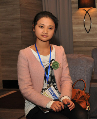 内地电视   搜狐娱乐讯 《蓝天花朵》正在央视少儿频道热播,该剧讲述