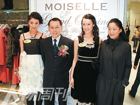 杨受成成龙爱心洒满华夏 杨受成慈善风范鼓舞英皇艺人