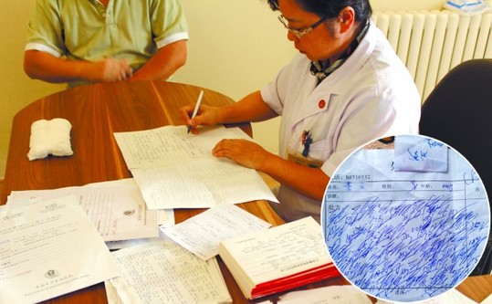 老中医接受不了电子处方 半天手写一万字药方1__光明网