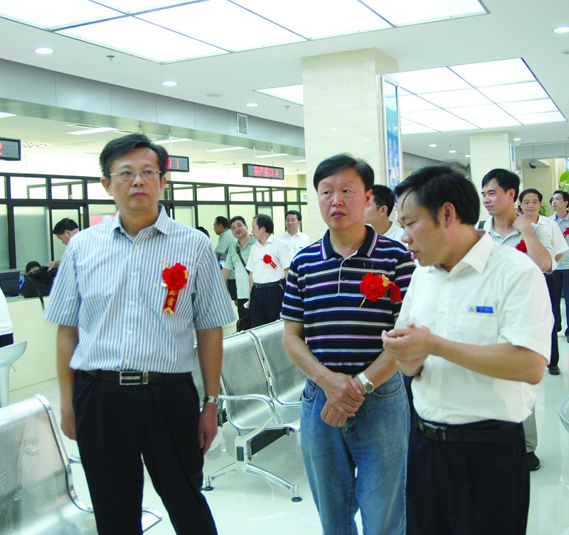 建农 蒋理奇安化县委副书记,县长杨光鑫陪同省政务公开办领导检查工作