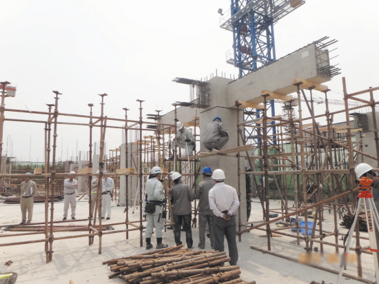 技术建设的第十二届全运会安保指挥中心项目; 现代装配式建筑施工现场