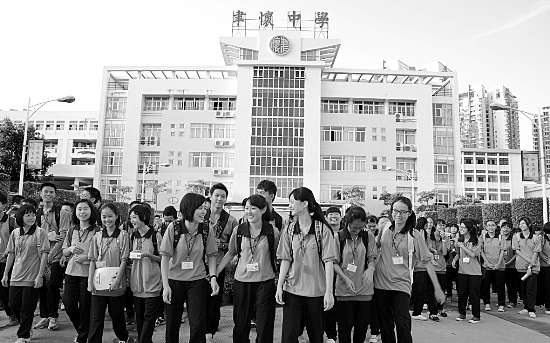 聿怀中学建校年来,培养了无数优秀学子. 本报记者 李俊伟 摄