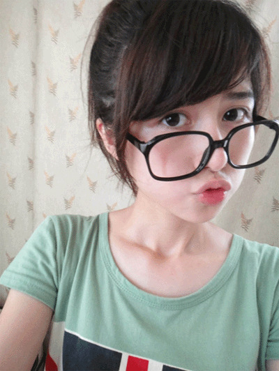 台网络人气美女上大学 清新脱俗被封最美校花(组图)